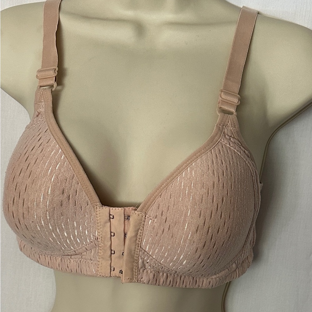 Unbranded front-closure wire-free bra size 36